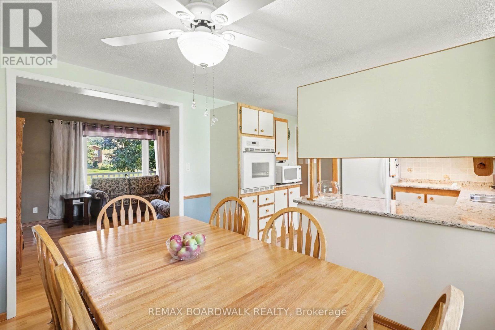 389 Hatfield Crescent Property Photo 13