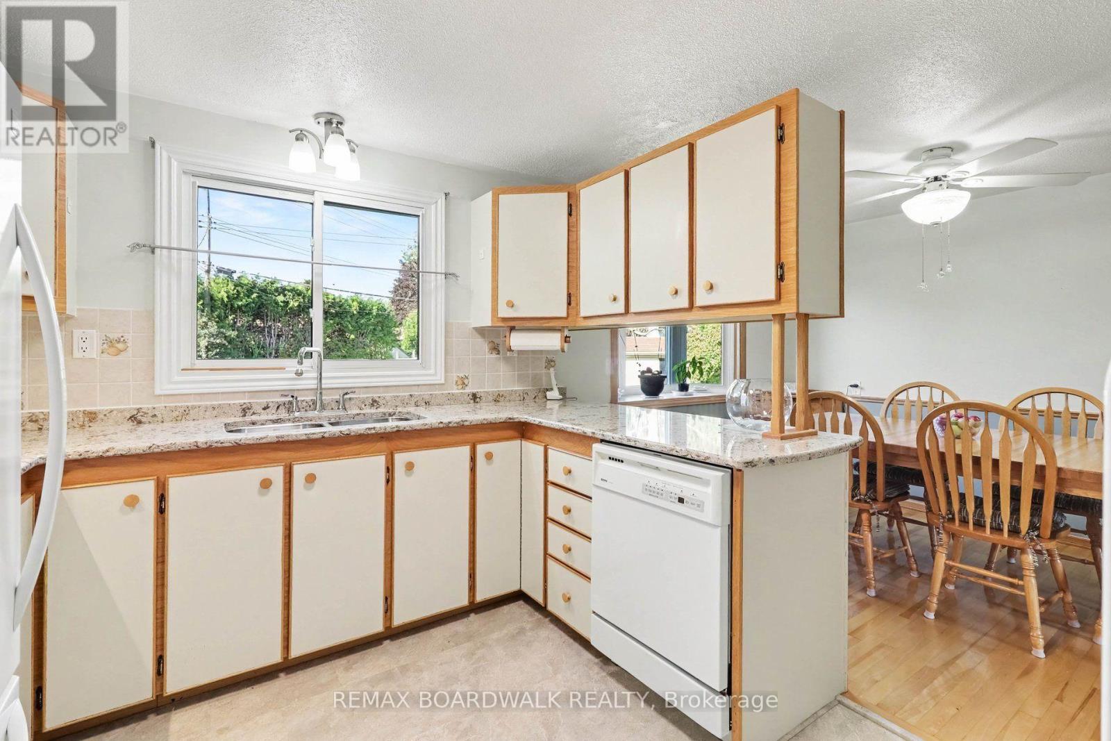 389 Hatfield Crescent Property Photo 15