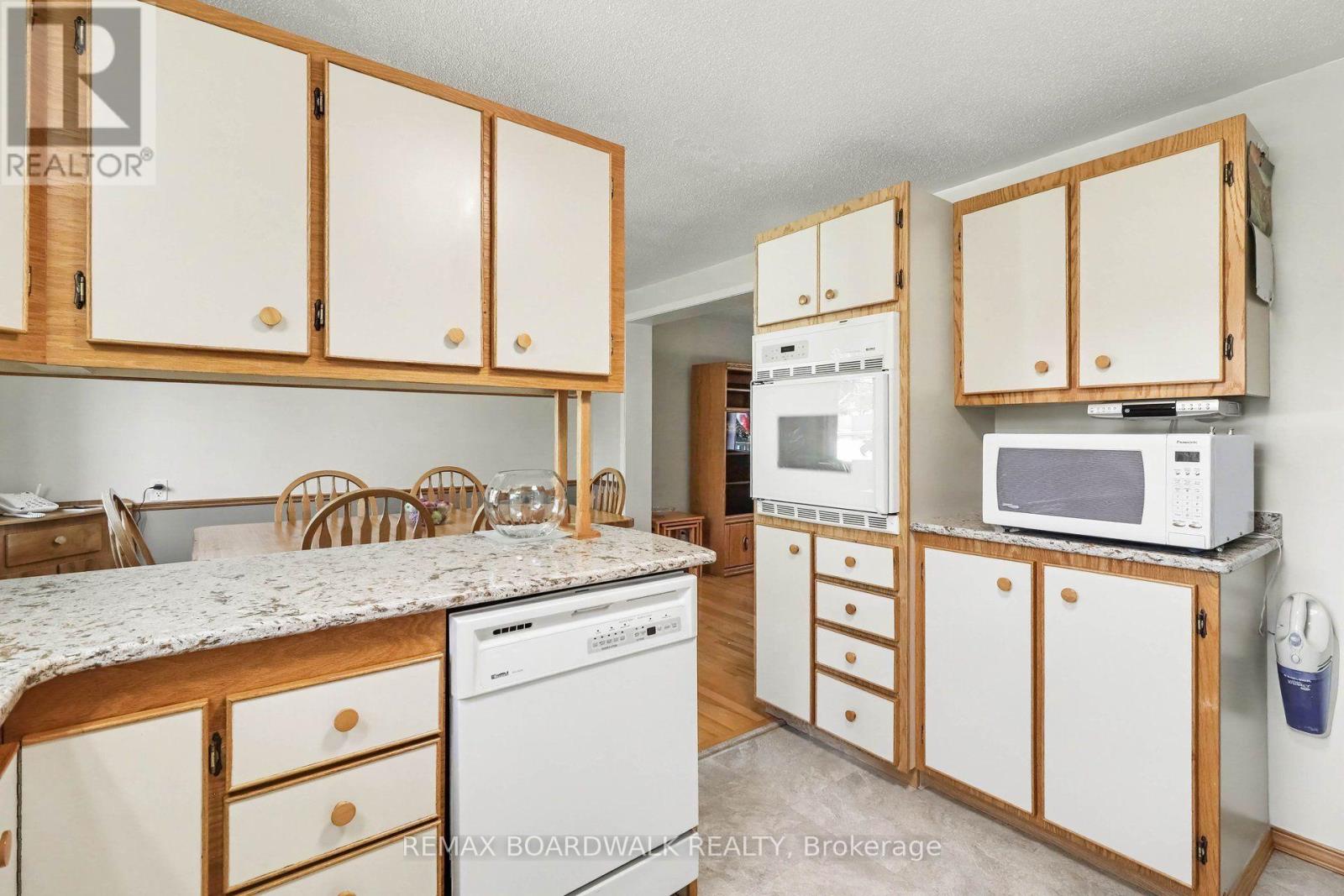 389 Hatfield Crescent Property Photo 16