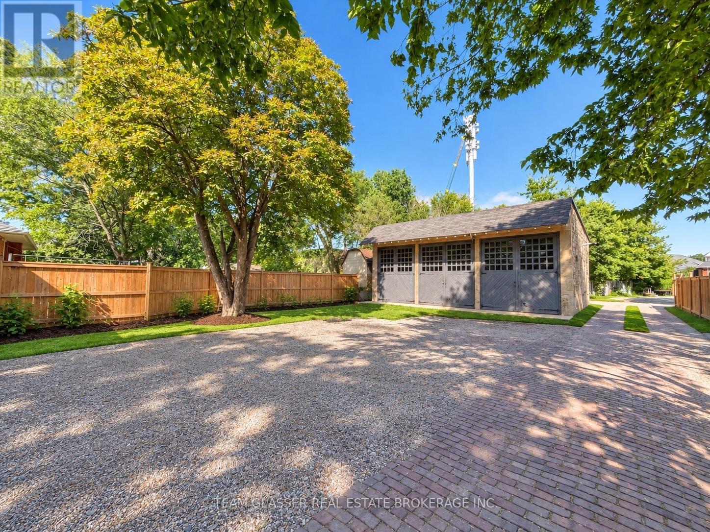 Upper - 884 Trafalgar Street Property Photo 3