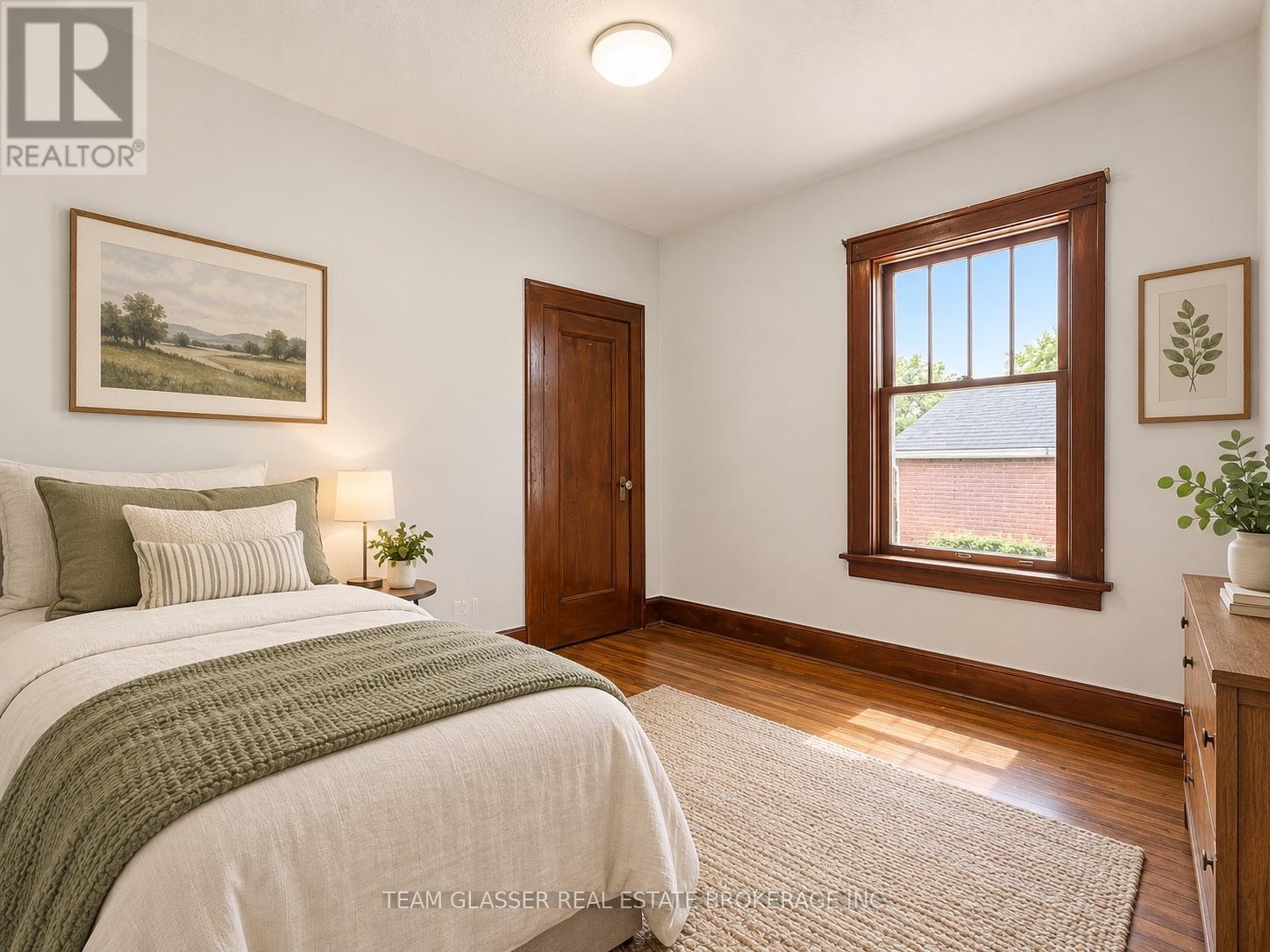 Upper - 884 Trafalgar Street Property Photo 11