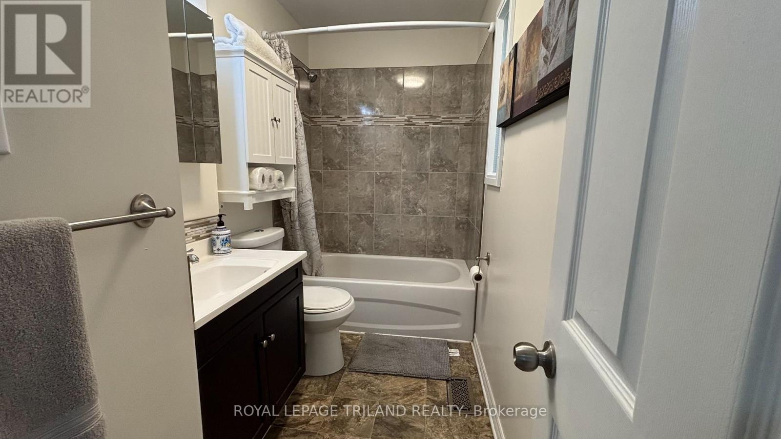 Main - 279 Charlotte Street Property Photo 9