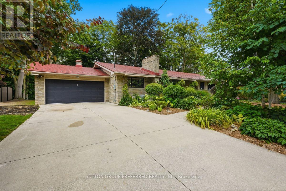 7 Metamora Crescent Property Photo 1