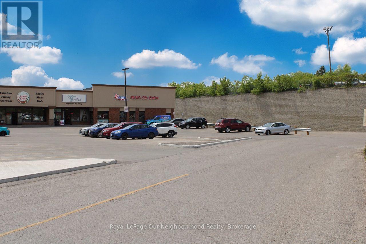 245 - 1135 Lansdowne Street W Property Photo 4