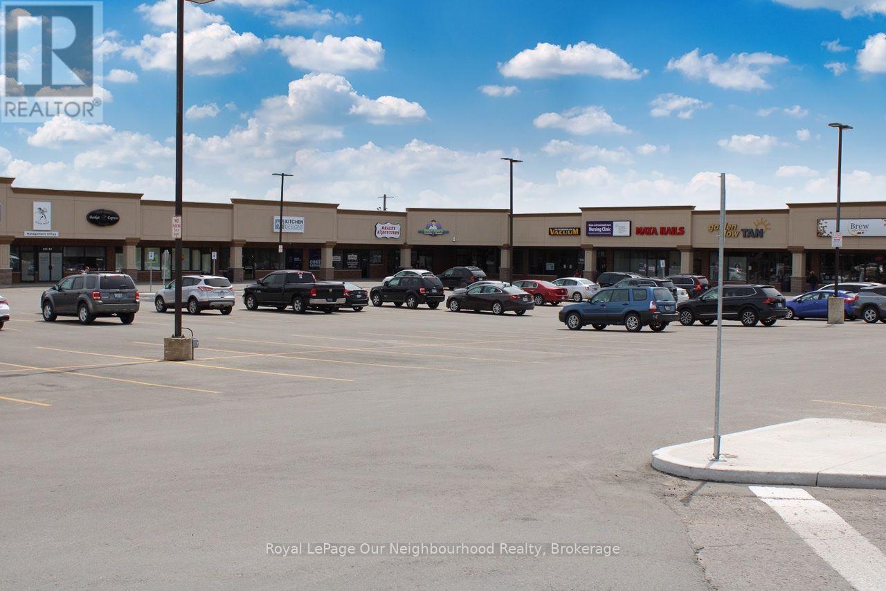 245 - 1135 Lansdowne Street W Property Photo 6