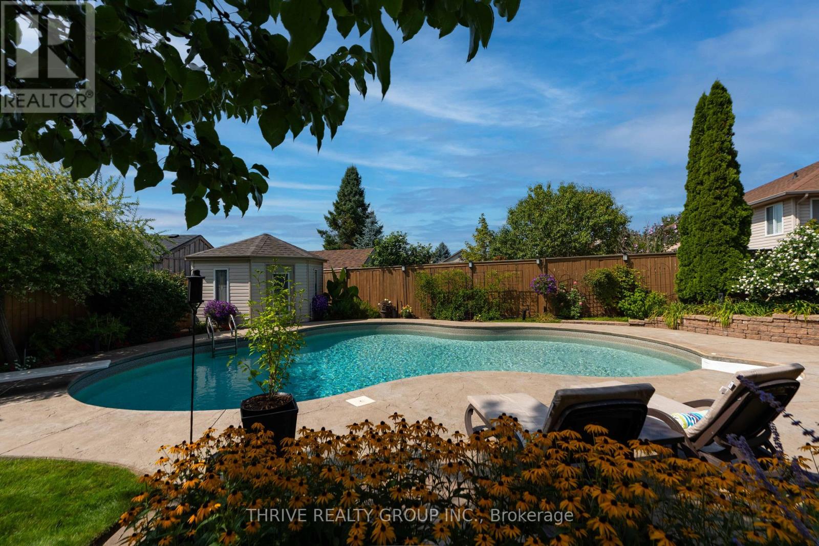 175 Forest Grove Crescent Property Photo 8