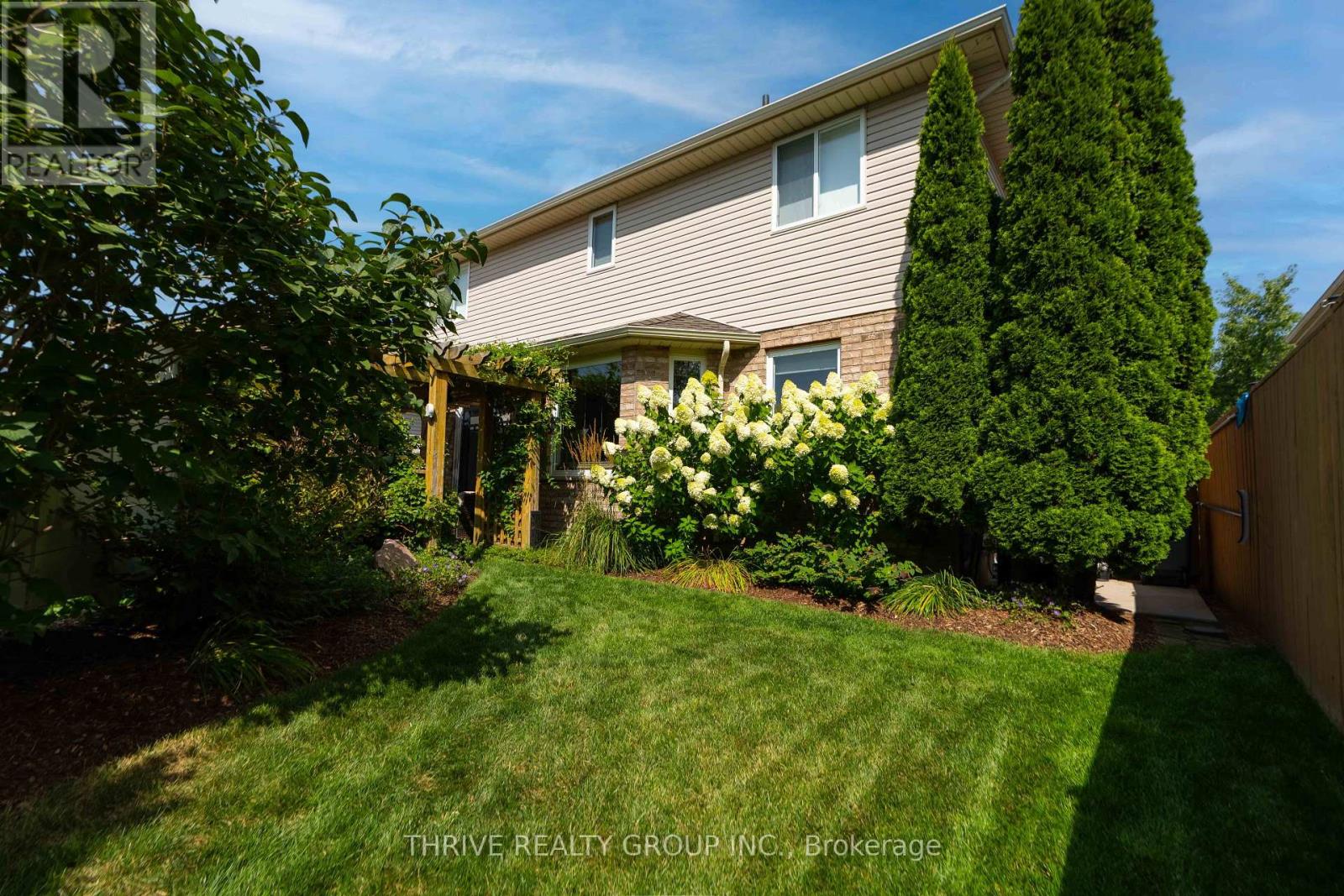 175 Forest Grove Crescent Property Photo 14