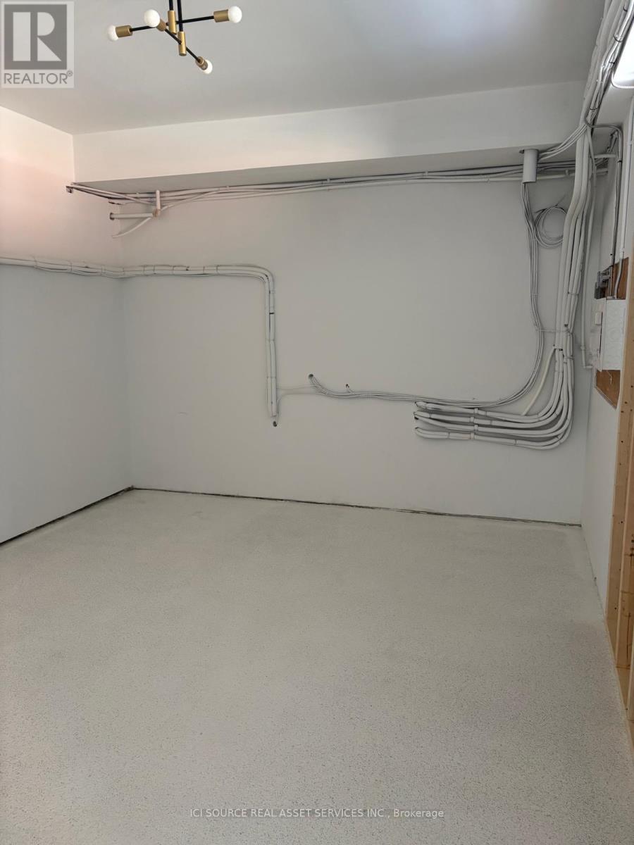 Unit 4 - 2 Talbot Street S Property Photo 4