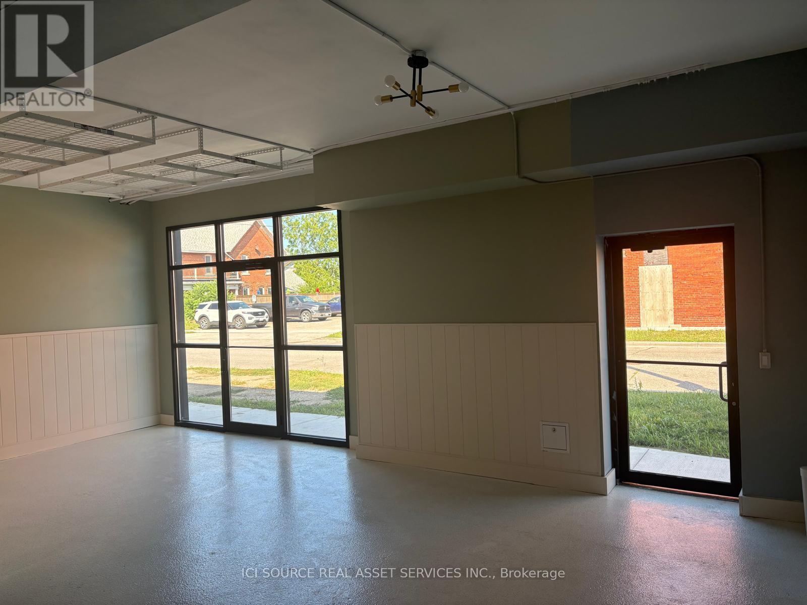Unit 4 - 2 Talbot Street S Property Photo 6