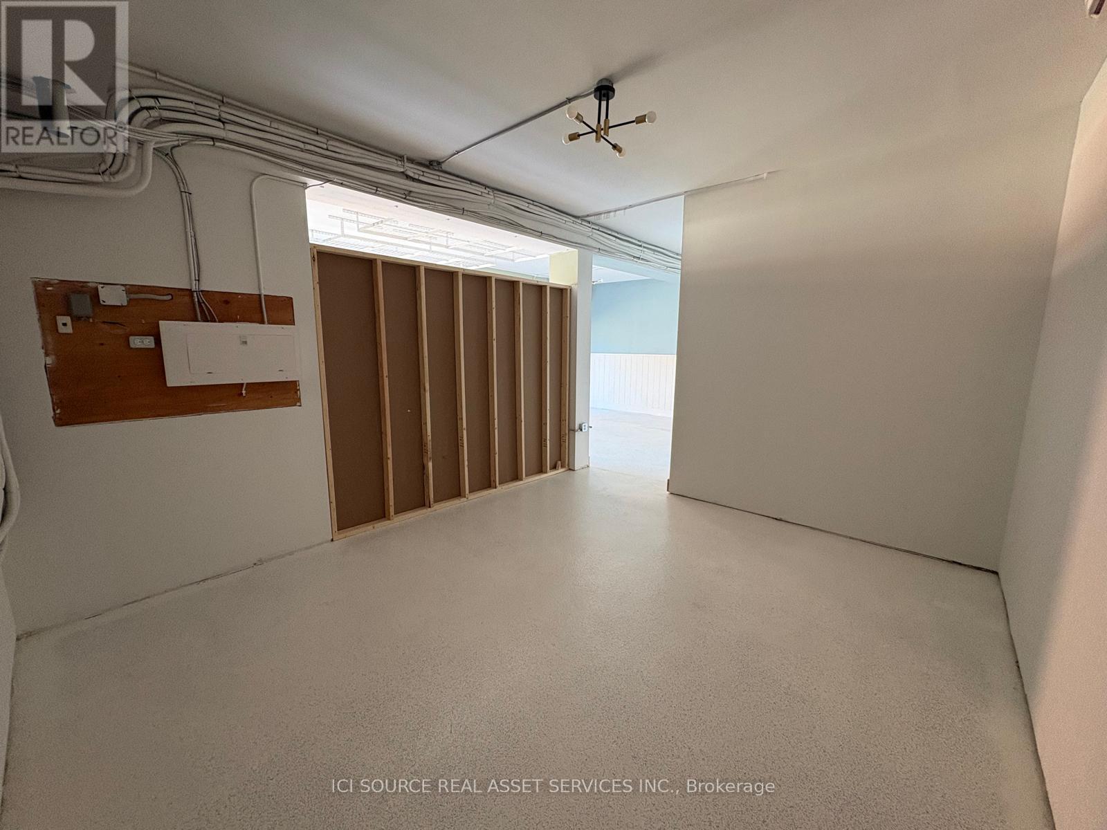 Unit 4 - 2 Talbot Street S Property Photo 9