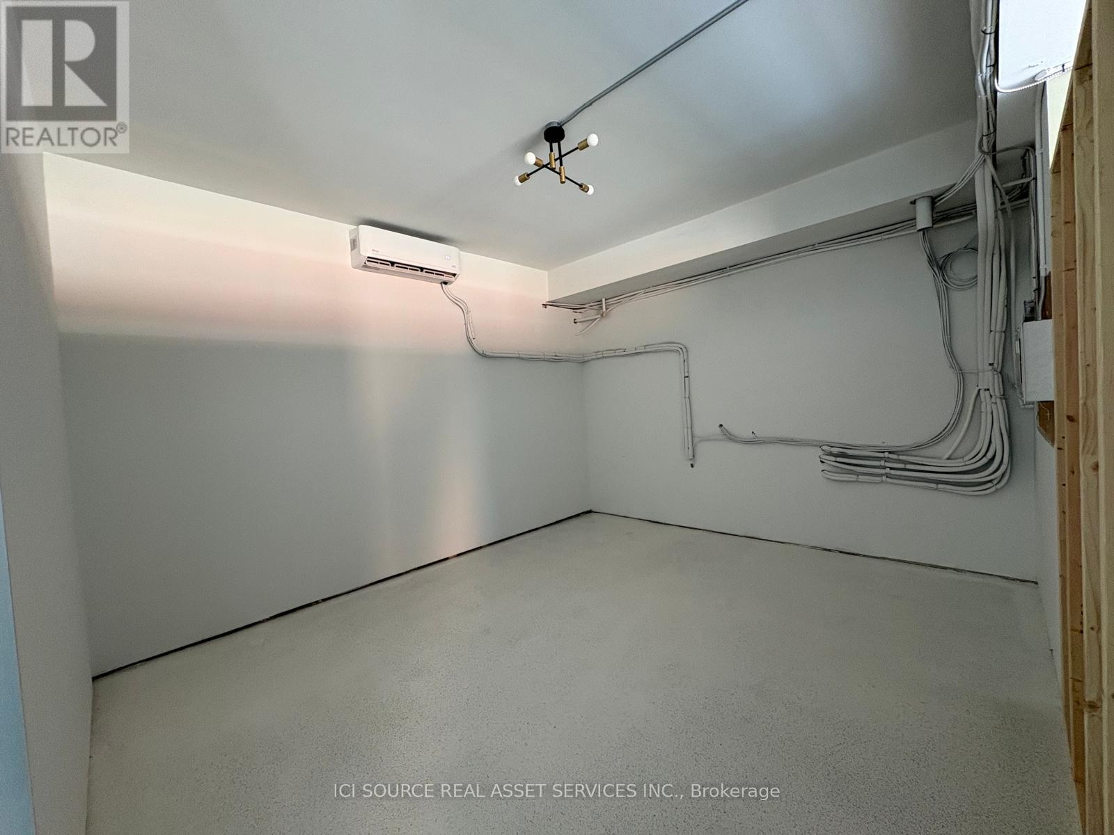 Unit 4 - 2 Talbot Street S Property Photo 10