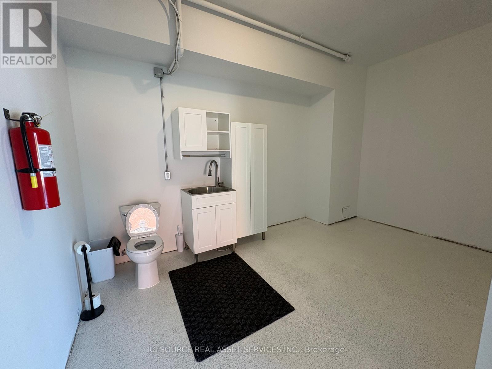Unit 4 - 2 Talbot Street S Property Photo 12