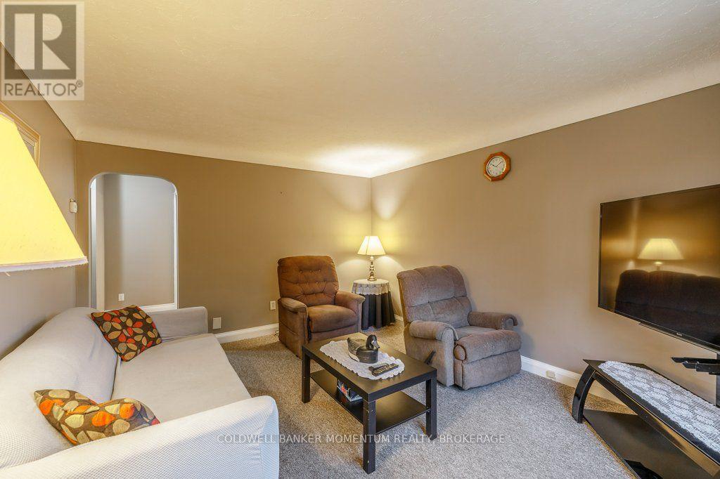 25 Clayburn Avenue Property Photo 7