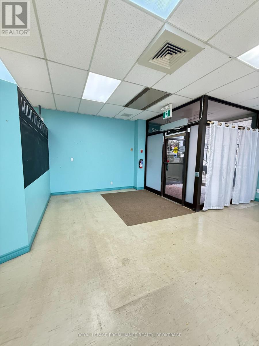 7 King Street W Property Photo 4