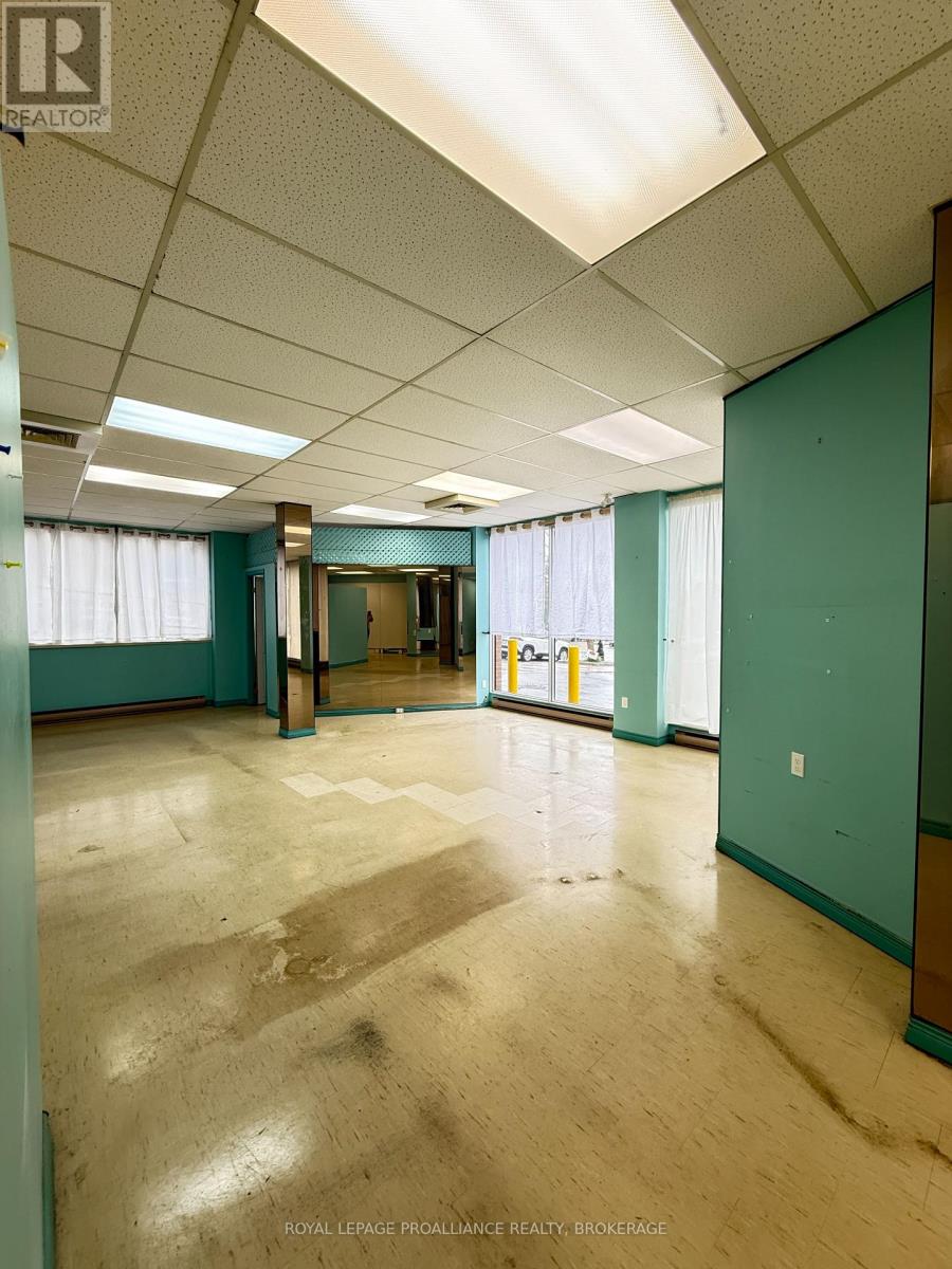 7 King Street W Property Photo 5