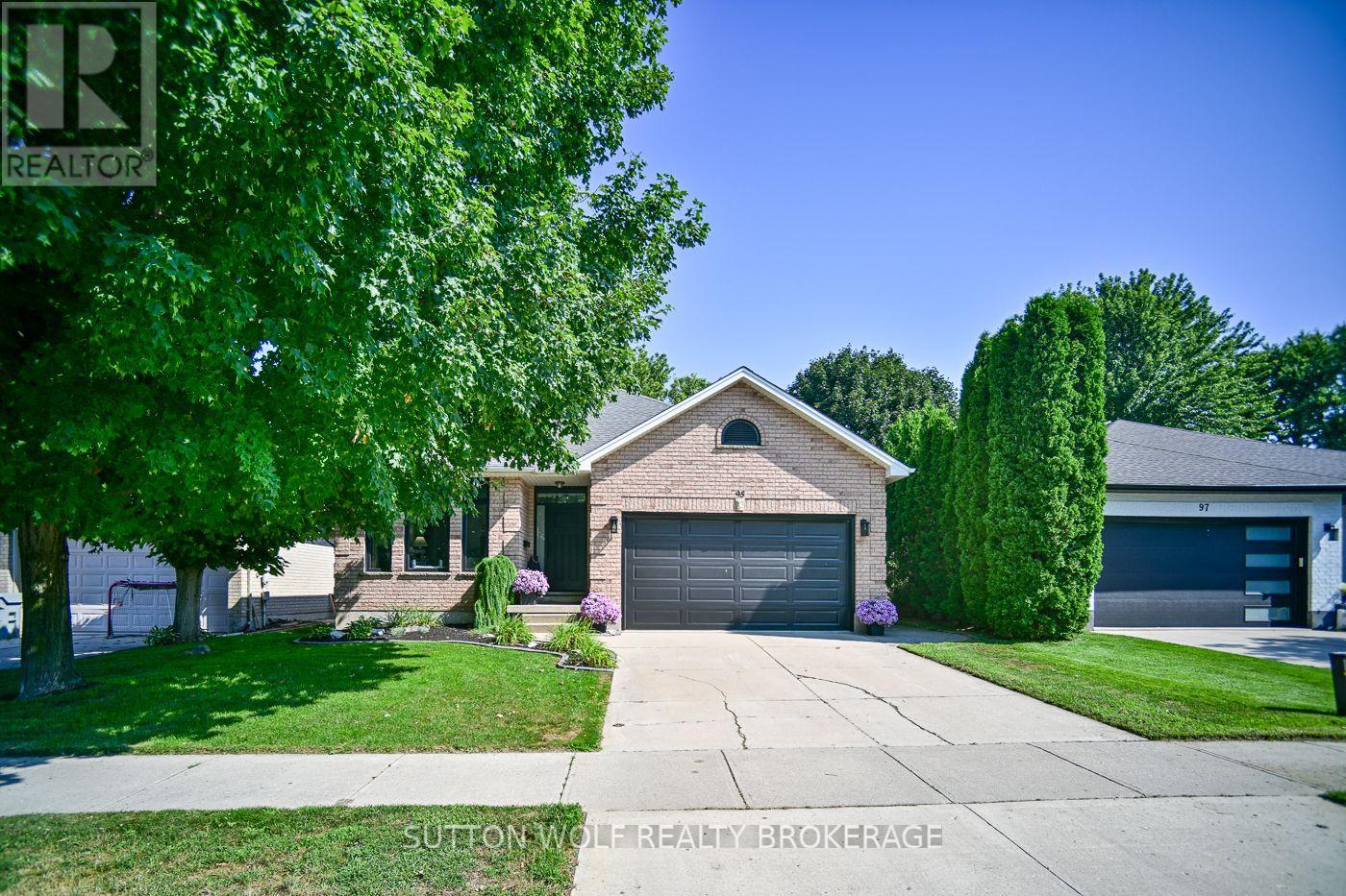 95 Middlesex Drive Property Photo 1