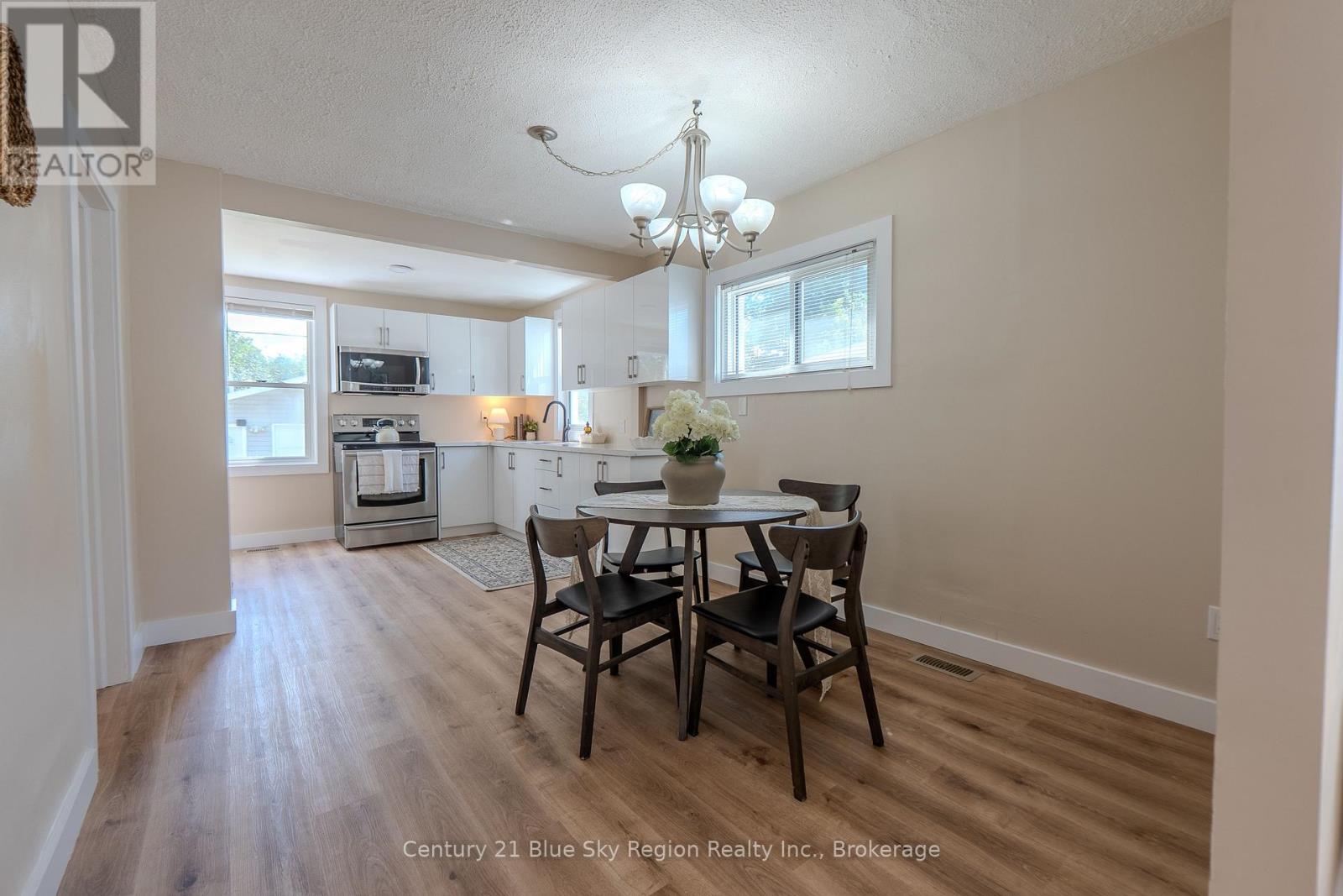452 King Street W Property Photo 4