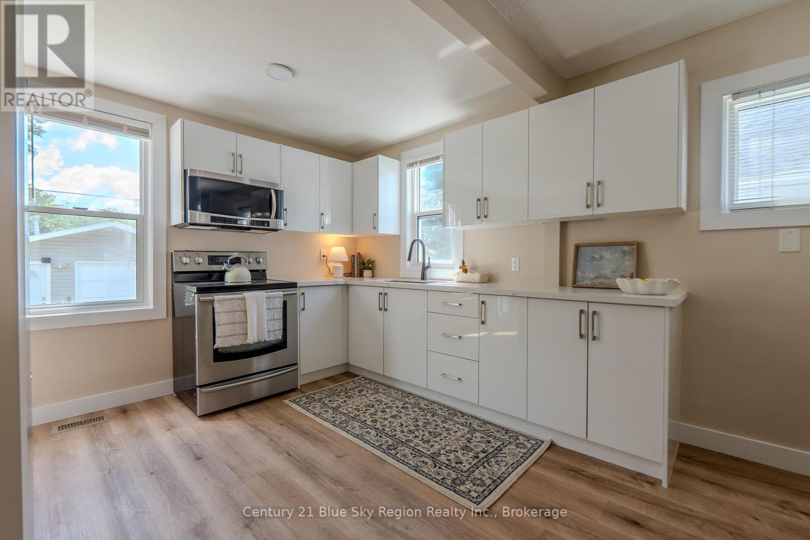 452 King Street W Property Photo 6