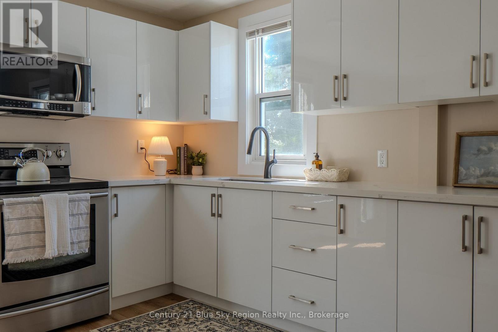452 King Street W Property Photo 8