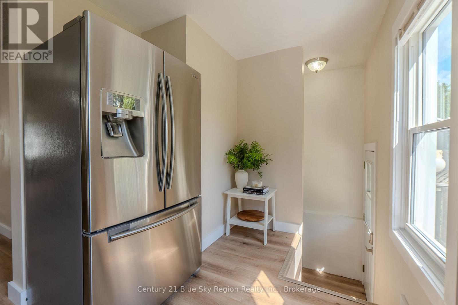 452 King Street W Property Photo 9