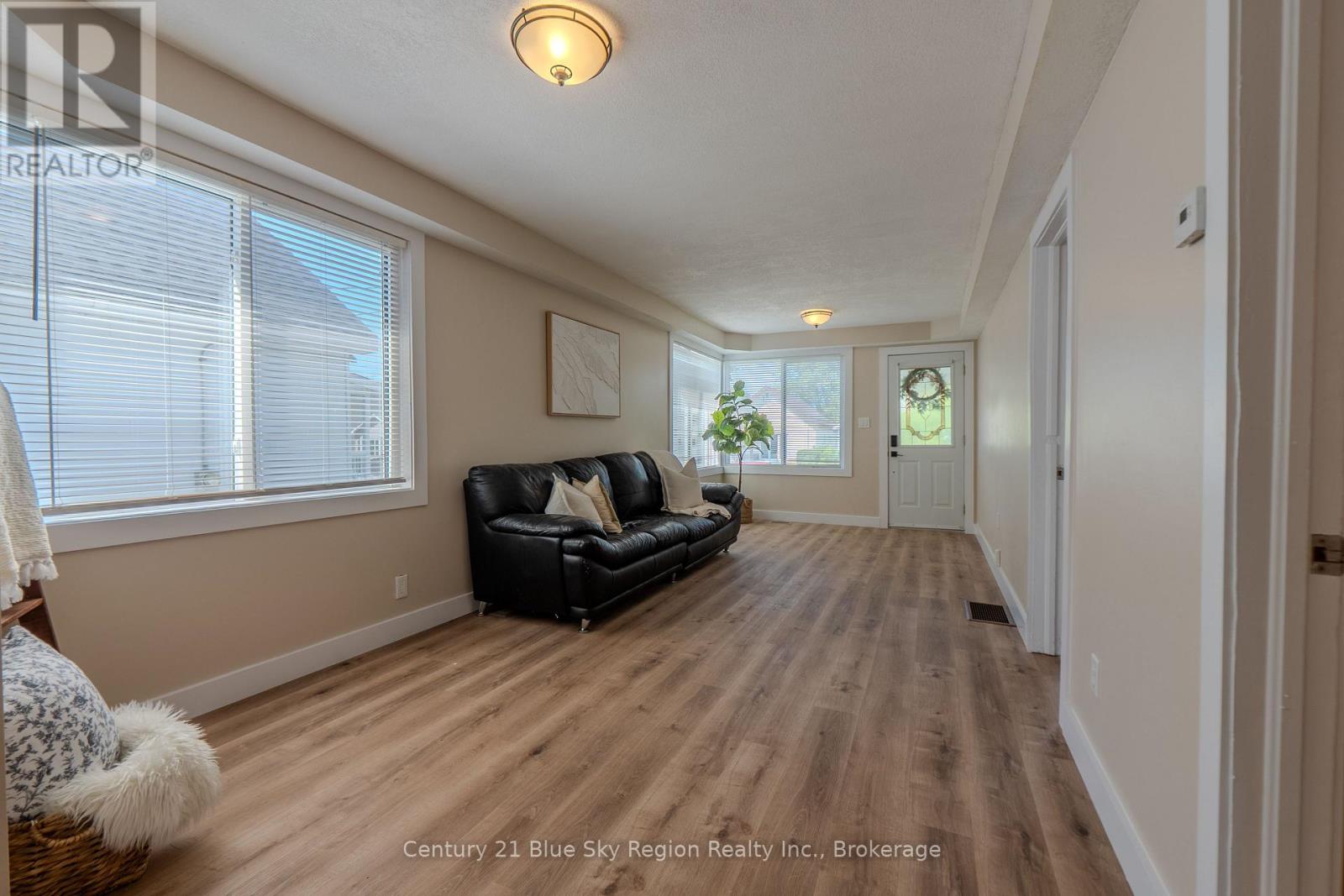452 King Street W Property Photo 12
