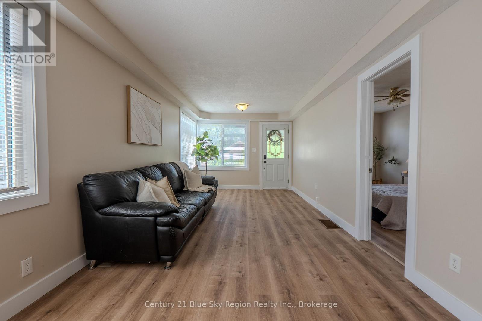 452 King Street W Property Photo 13