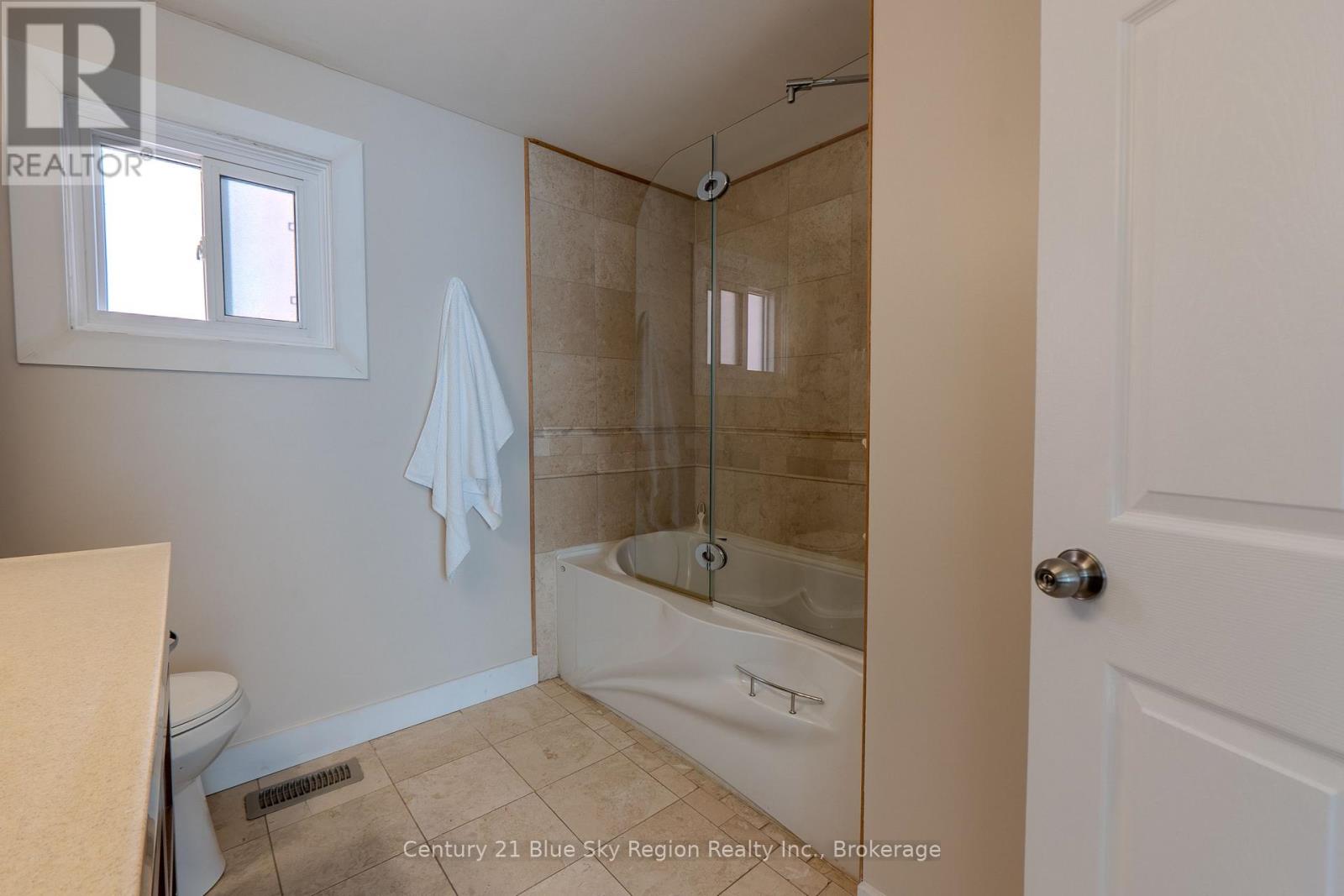 452 King Street W Property Photo 19