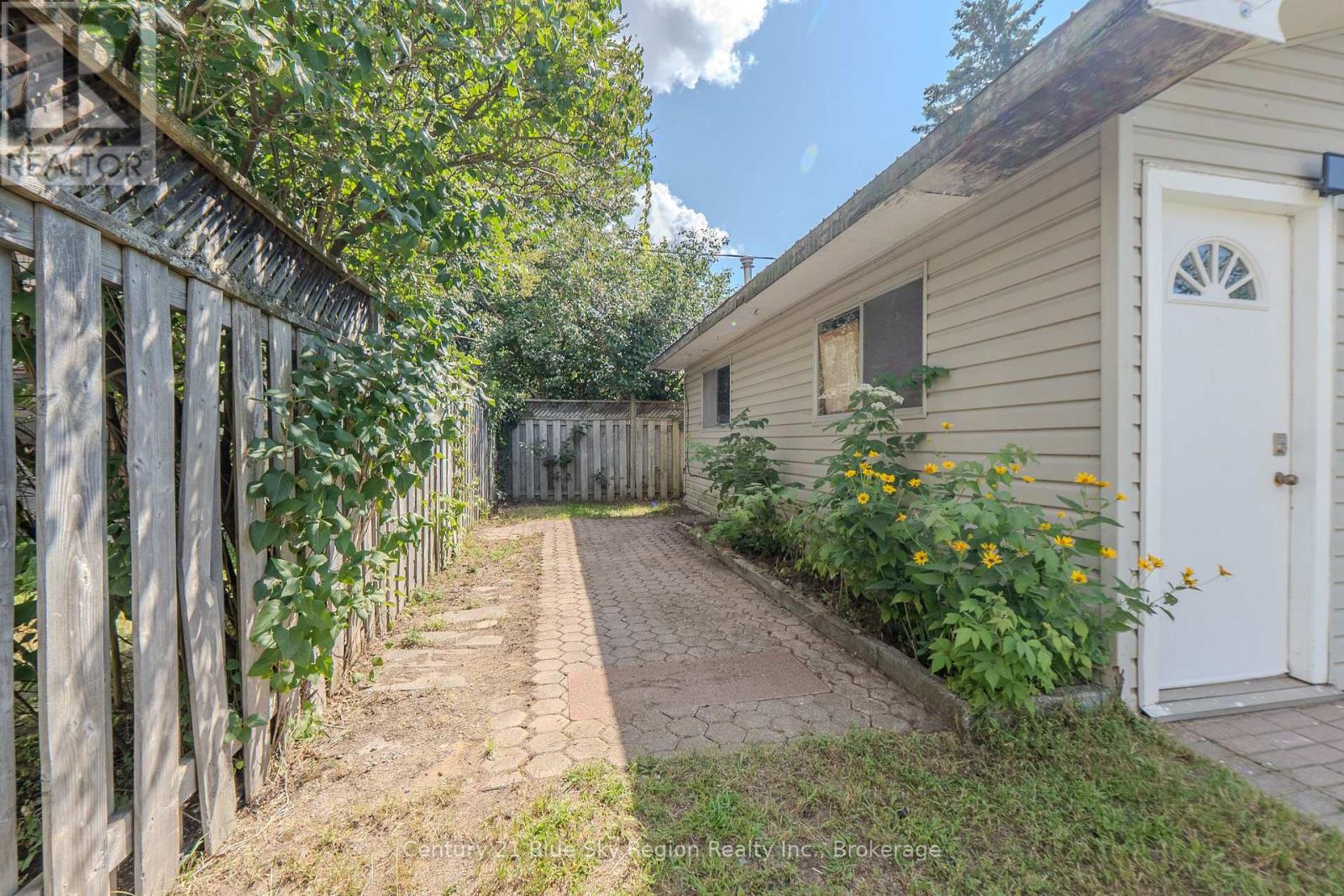 452 King Street W Property Photo 34