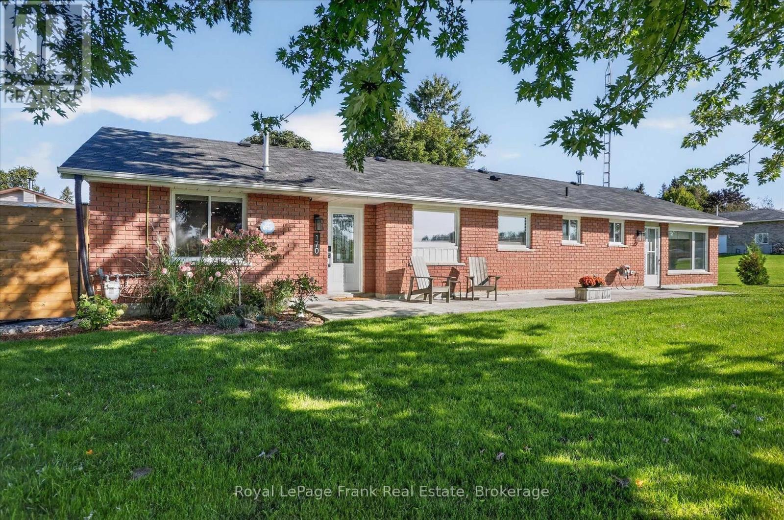 170 Kerry Line Property Photo 1