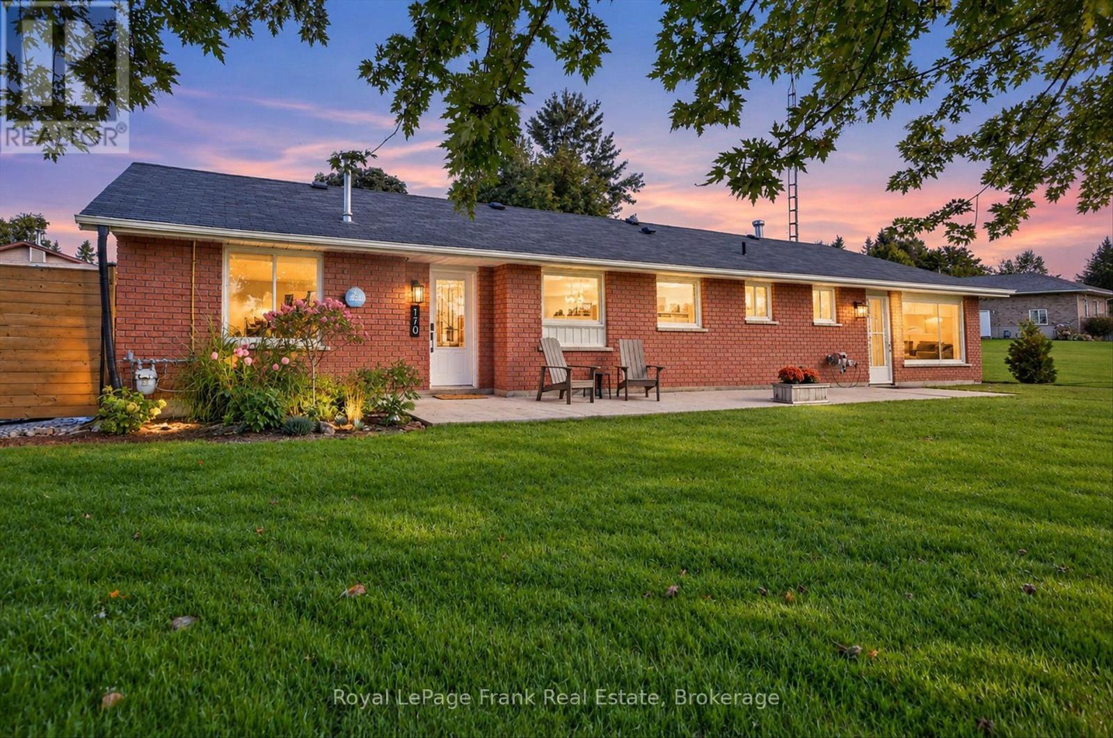 170 Kerry Line Property Photo 3