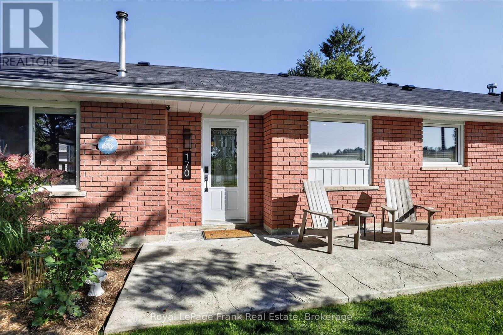 170 Kerry Line Property Photo 4
