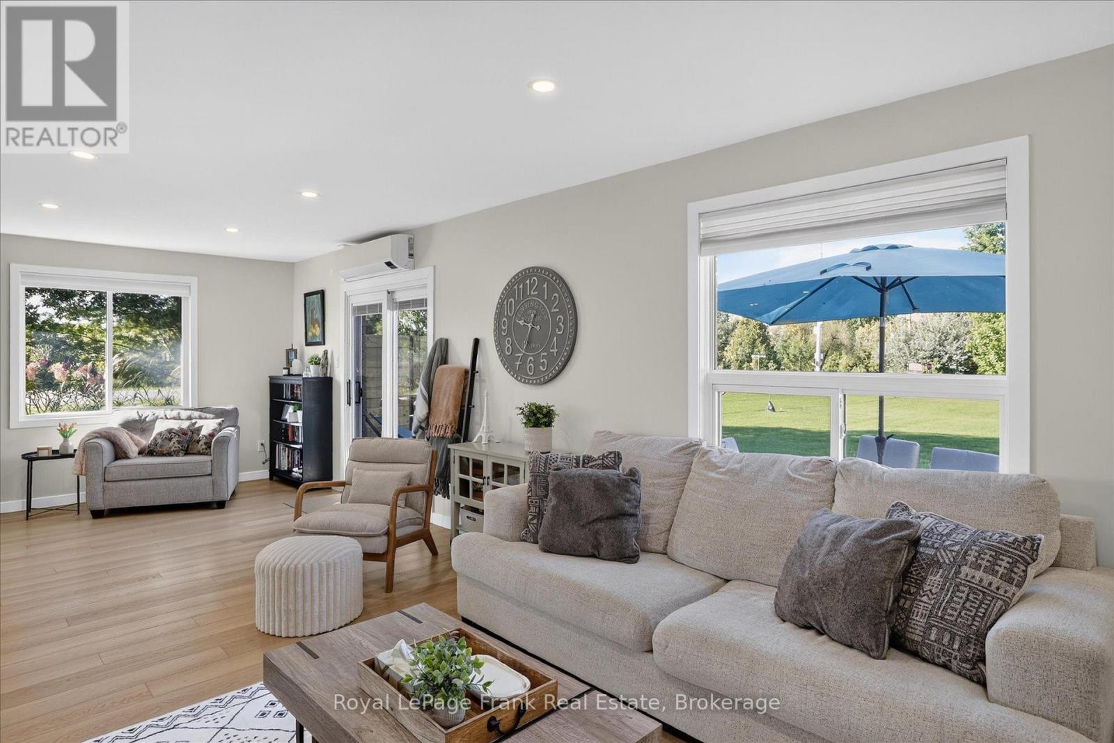 170 Kerry Line Property Photo 9