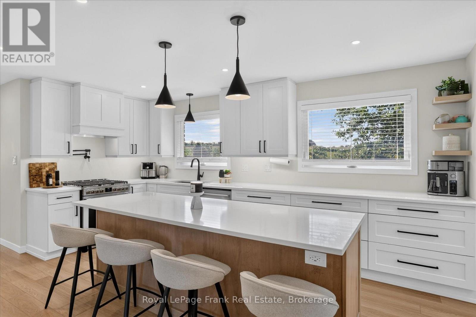 170 Kerry Line Property Photo 14