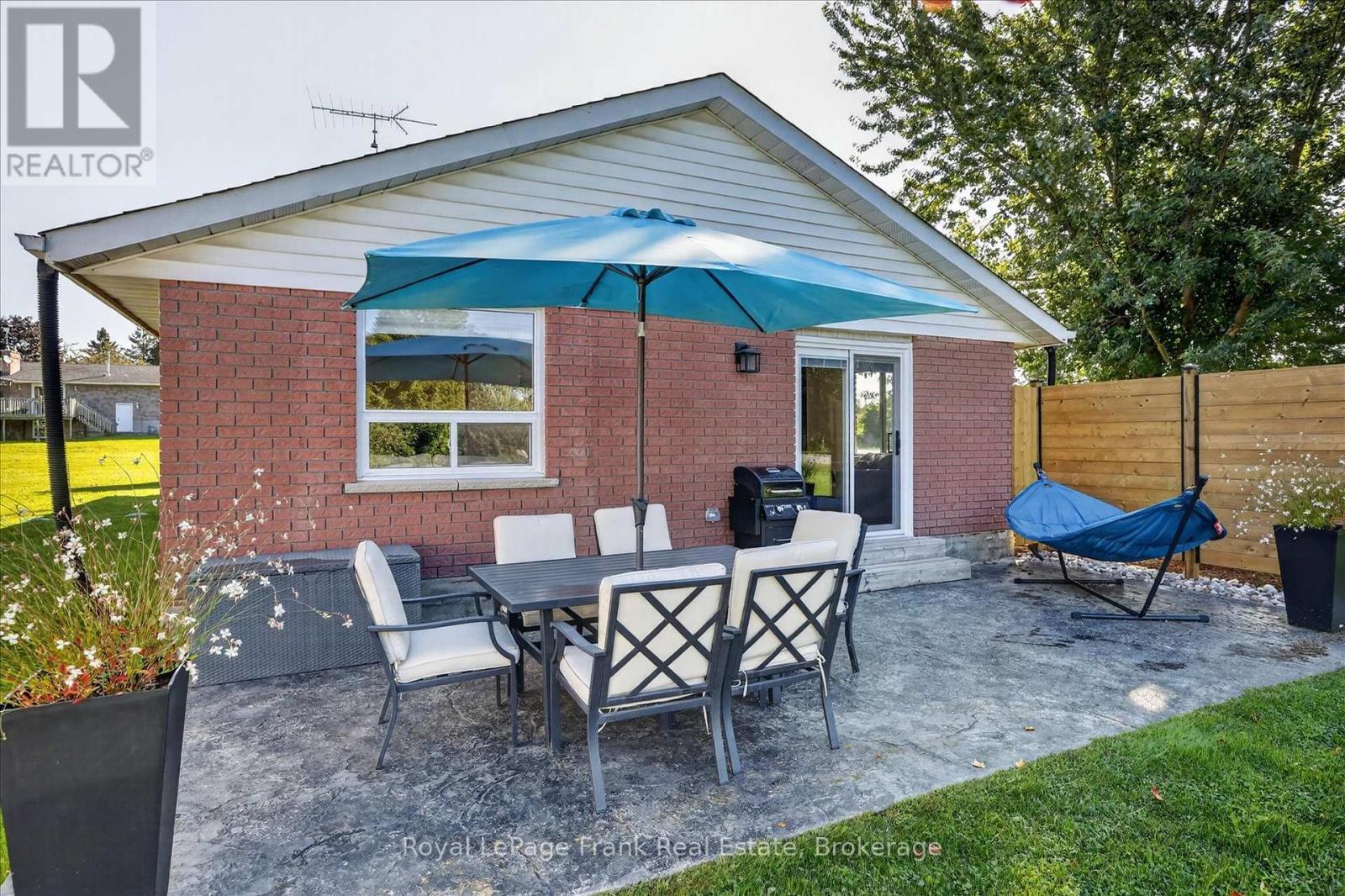 170 Kerry Line Property Photo 32