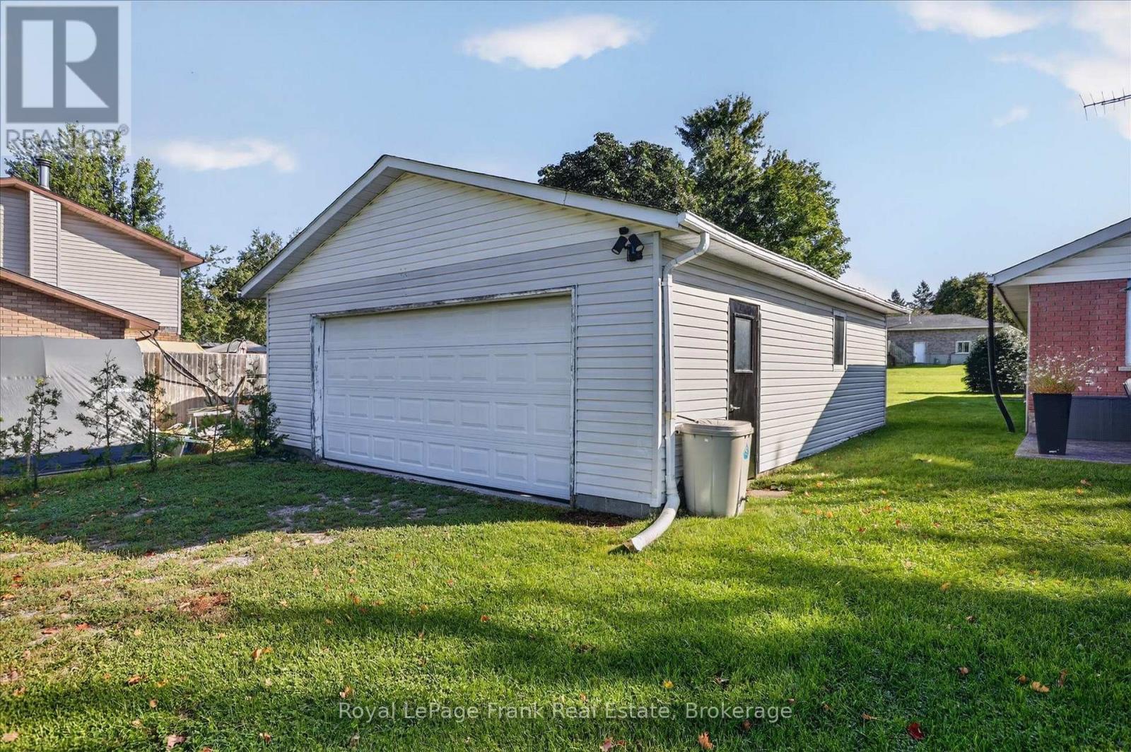 170 Kerry Line Property Photo 33