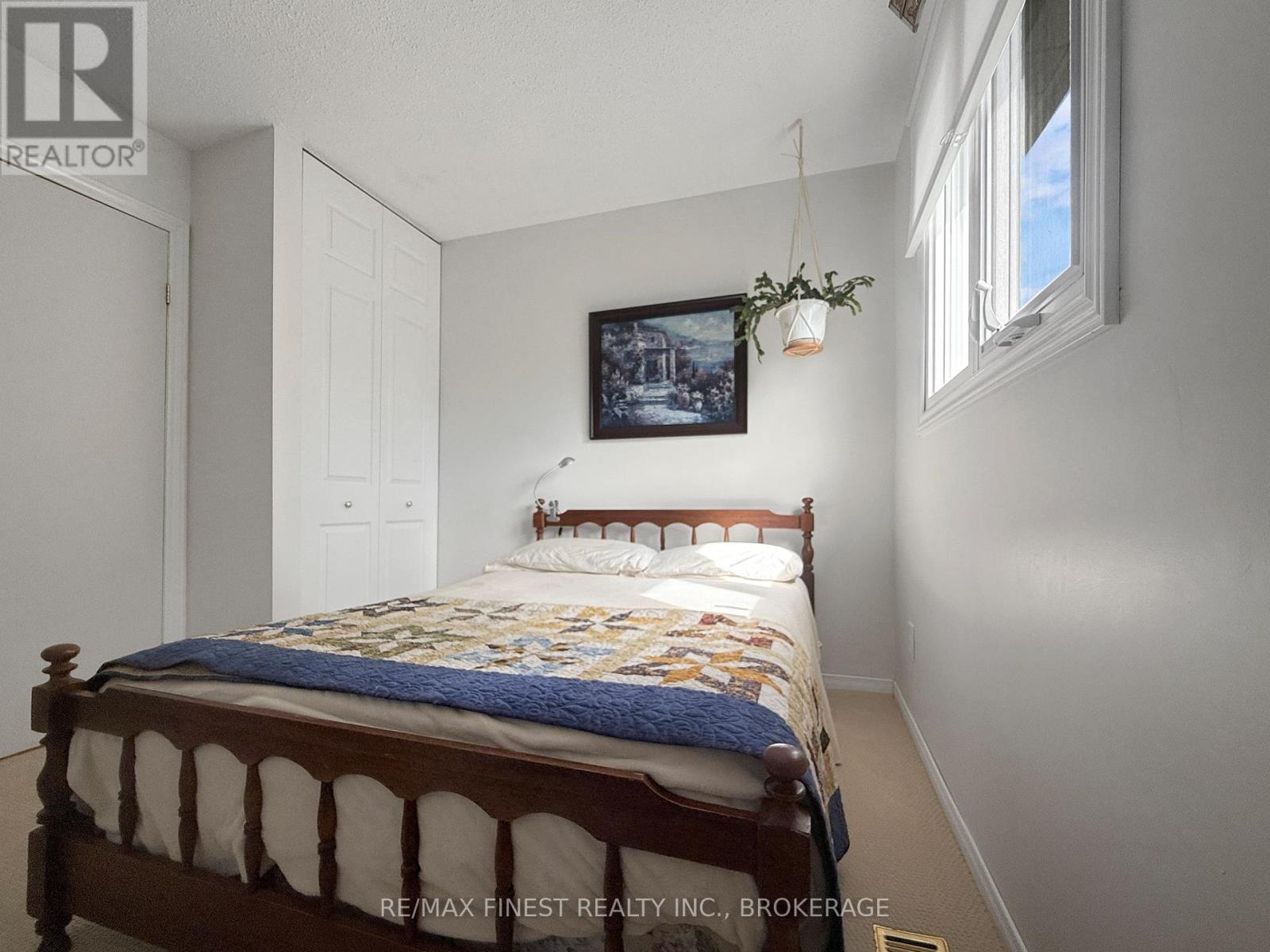 906 Purcell Crescent Property Photo 17