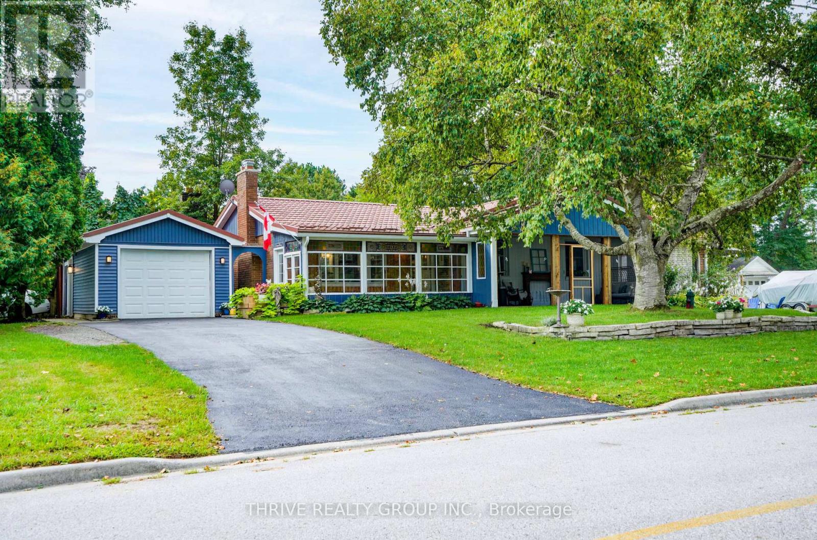 11 Outer Drive Property Photo 1