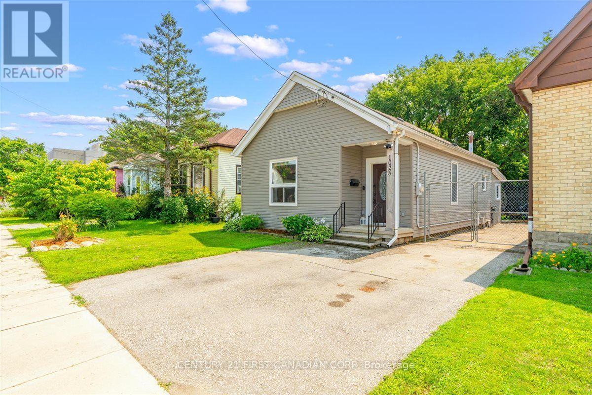 1025 KING STREET Property Photo 1