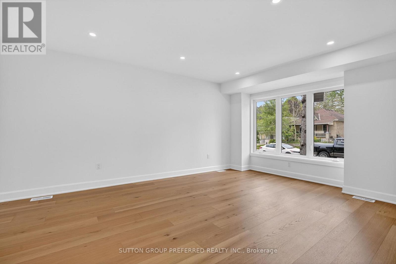 665 Piccadilly Street Property Photo 5