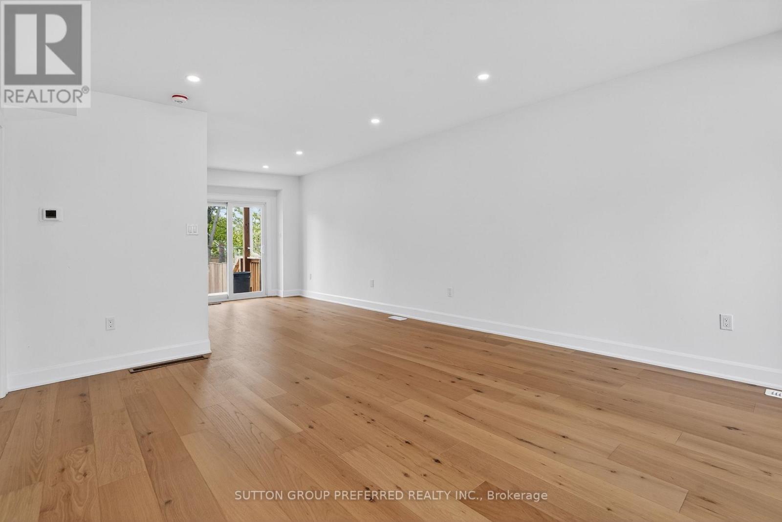 665 Piccadilly Street Property Photo 6