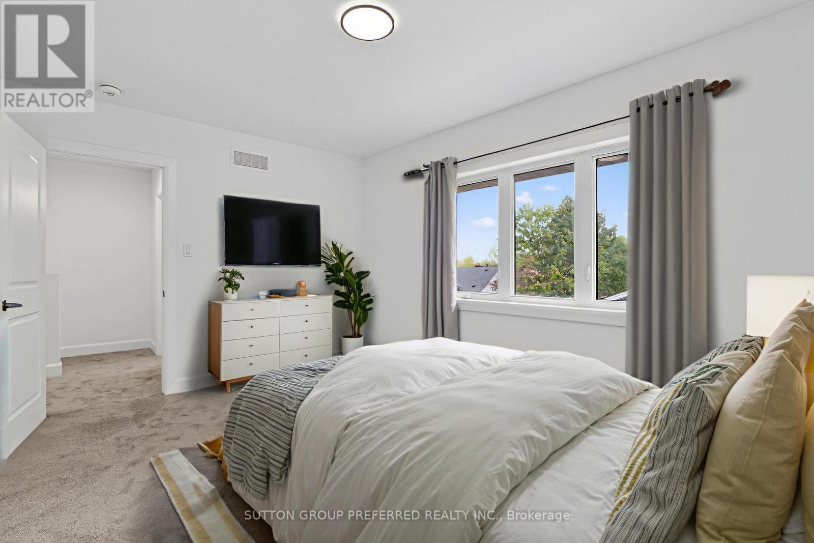 665 Piccadilly Street Property Photo 17