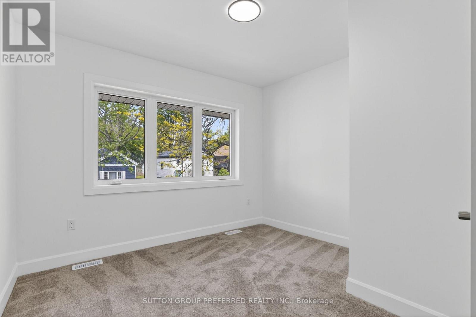 665 Piccadilly Street Property Photo 23