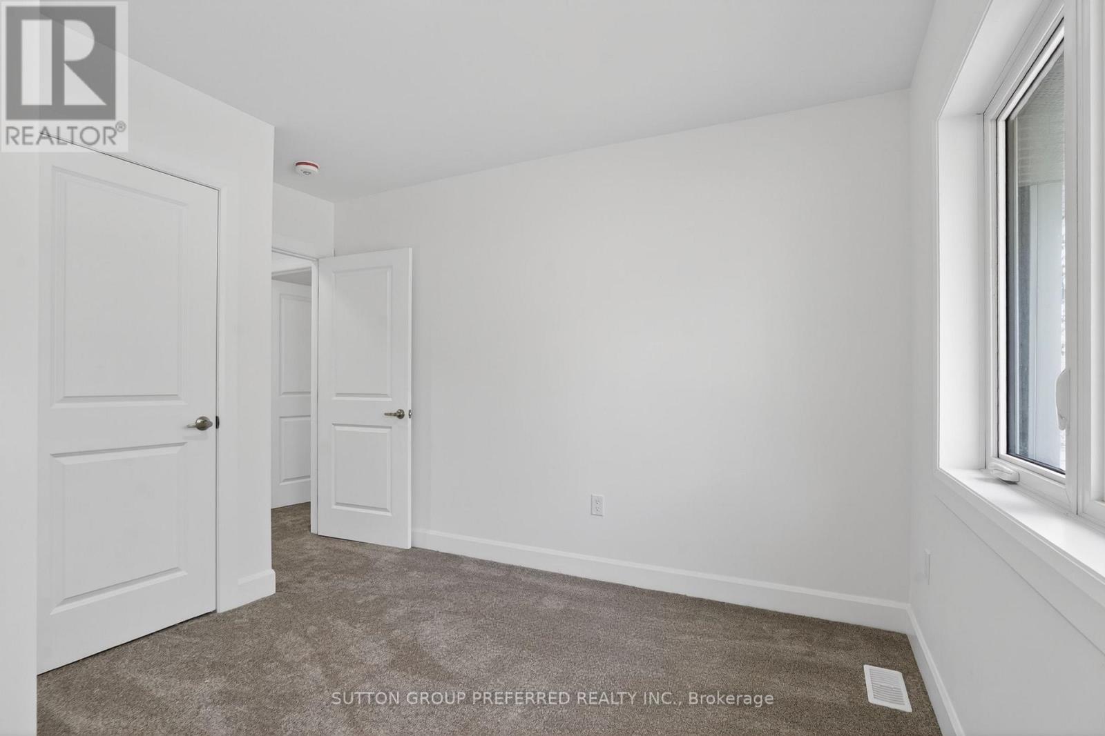 665 Piccadilly Street Property Photo 25