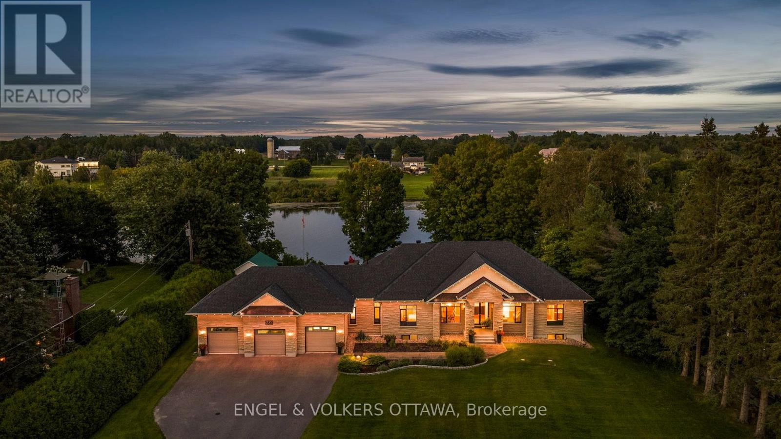 5833 RIDEAU VALLEY DRIVE N Property Photo 1