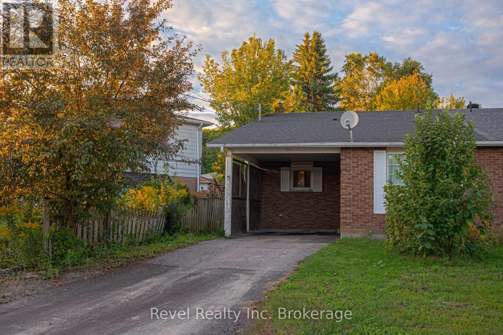 5 Southview Crescent Property Photo 1
