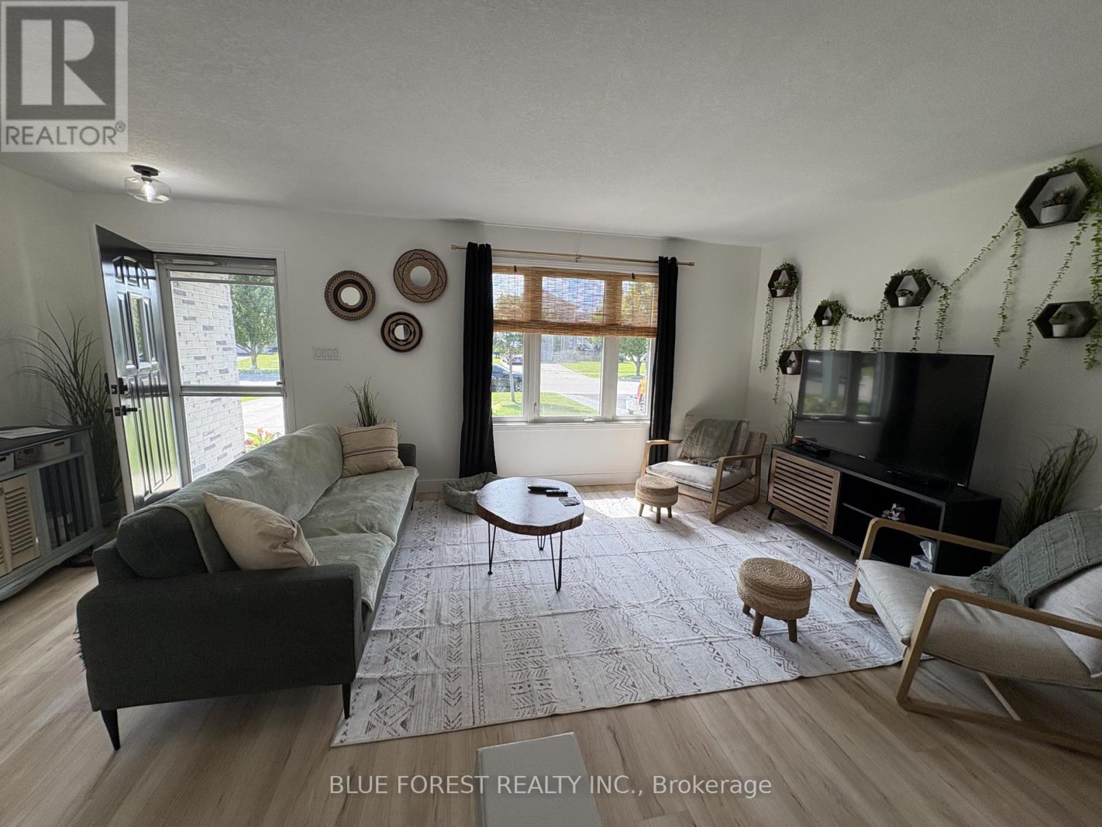3 Meadowvale Drive Property Photo 2
