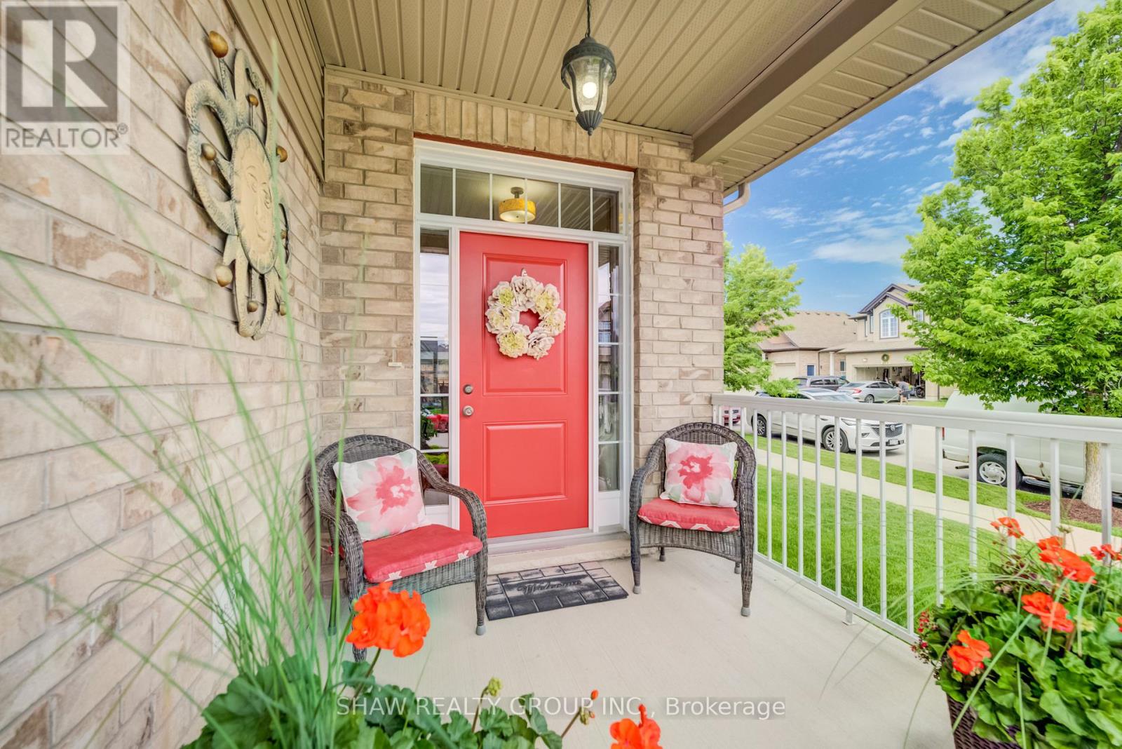 300 Watervale Crescent Property Photo 4