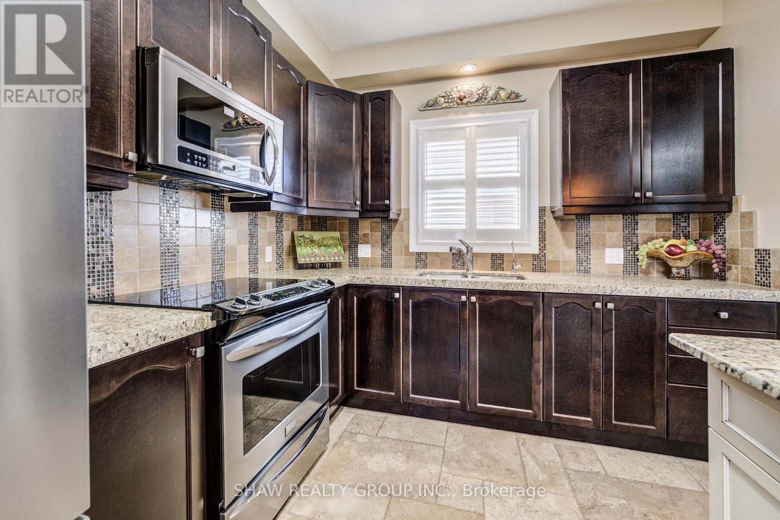 300 Watervale Crescent Property Photo 11