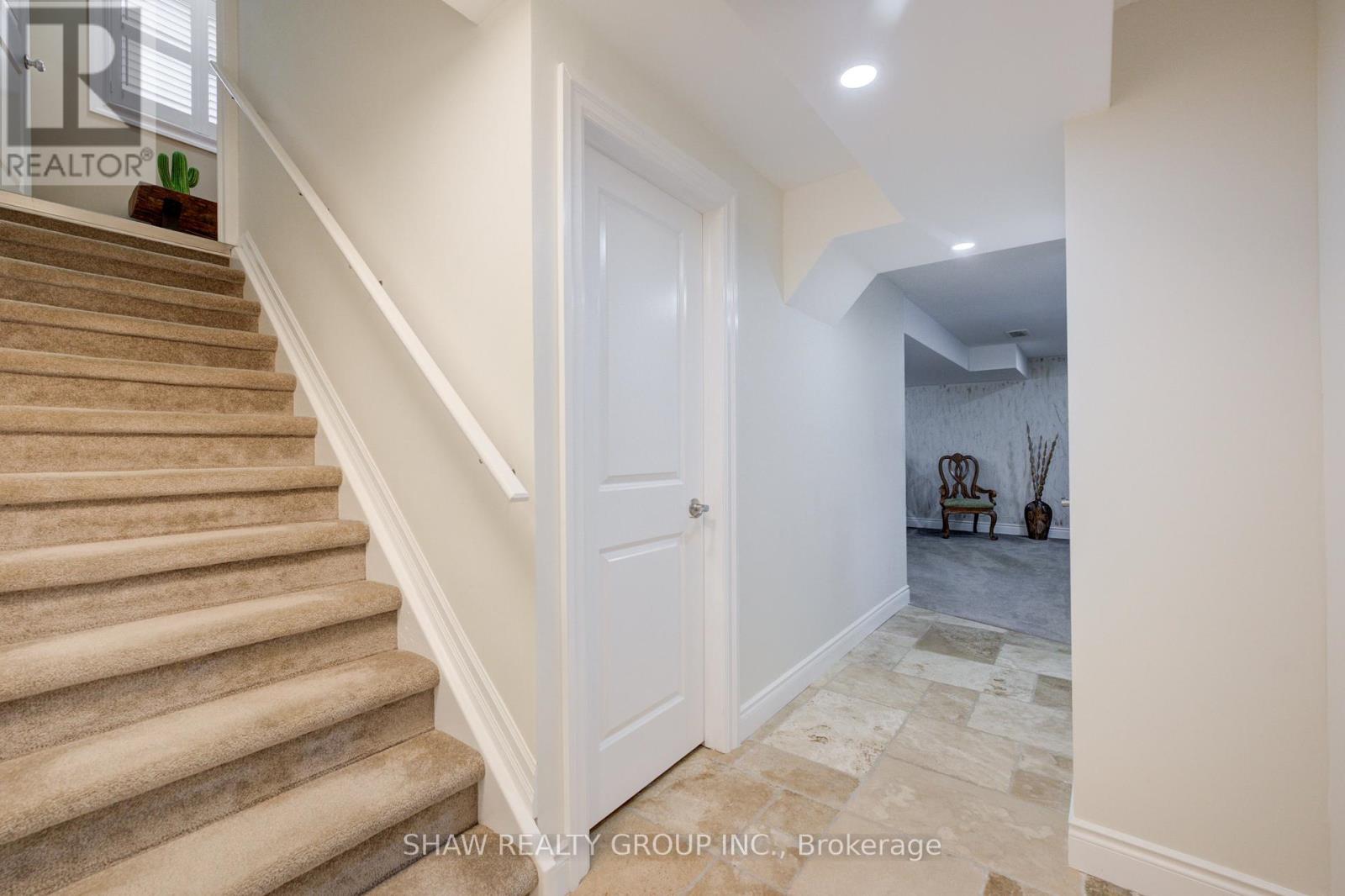 300 Watervale Crescent Property Photo 32