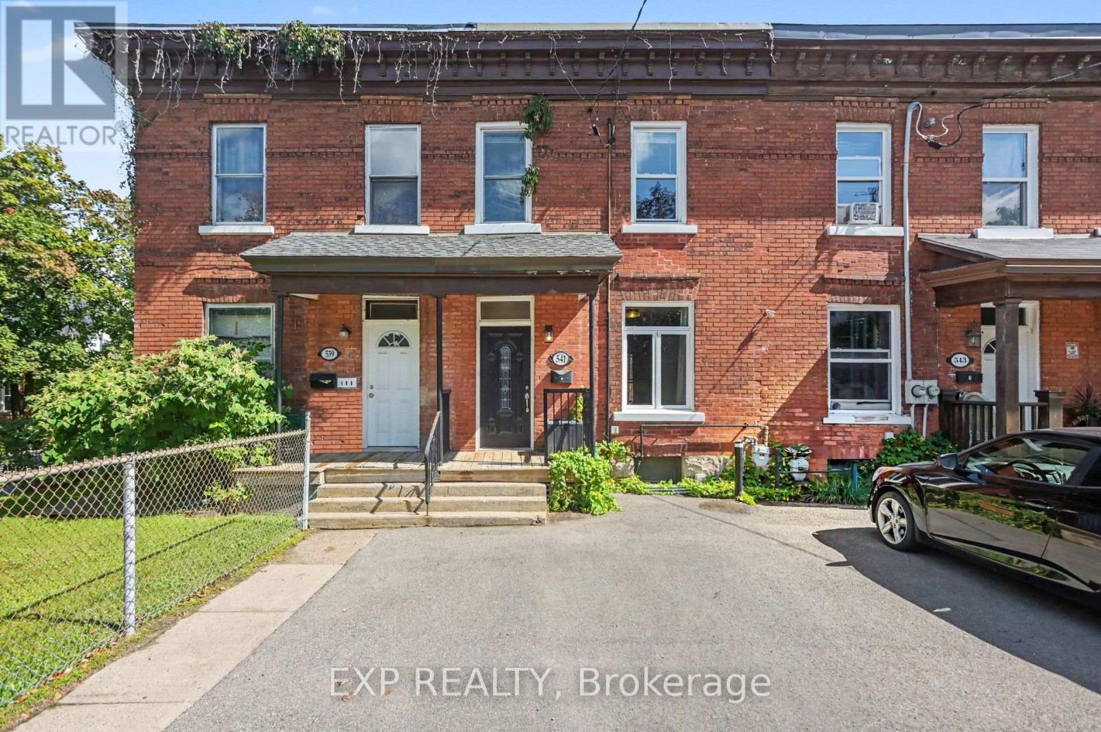 541 Bay Street Property Photo 2